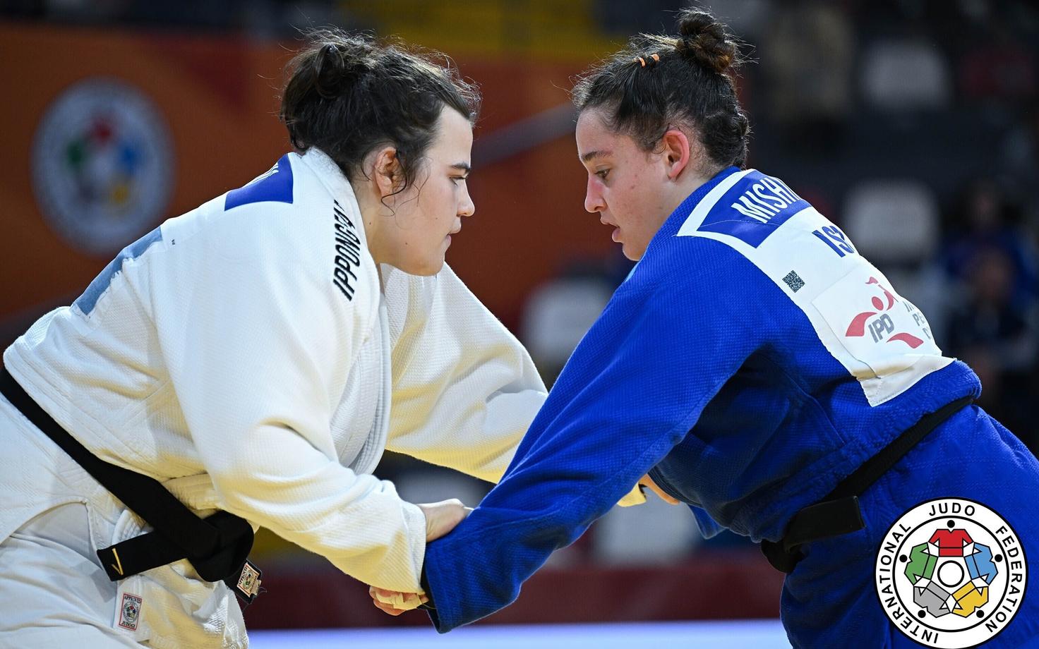 Emma-Melis Aktas (vasakul).