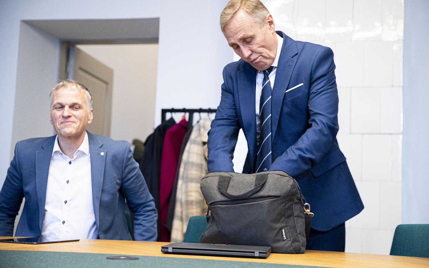 Тынис Лукас на коалиционных переговорах в Тарту.