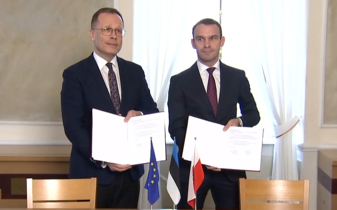 Urmas Klaas (left) and Kaspar Kokk announced the Tartu coalition deal signing, Thursday, November 13, 2025.