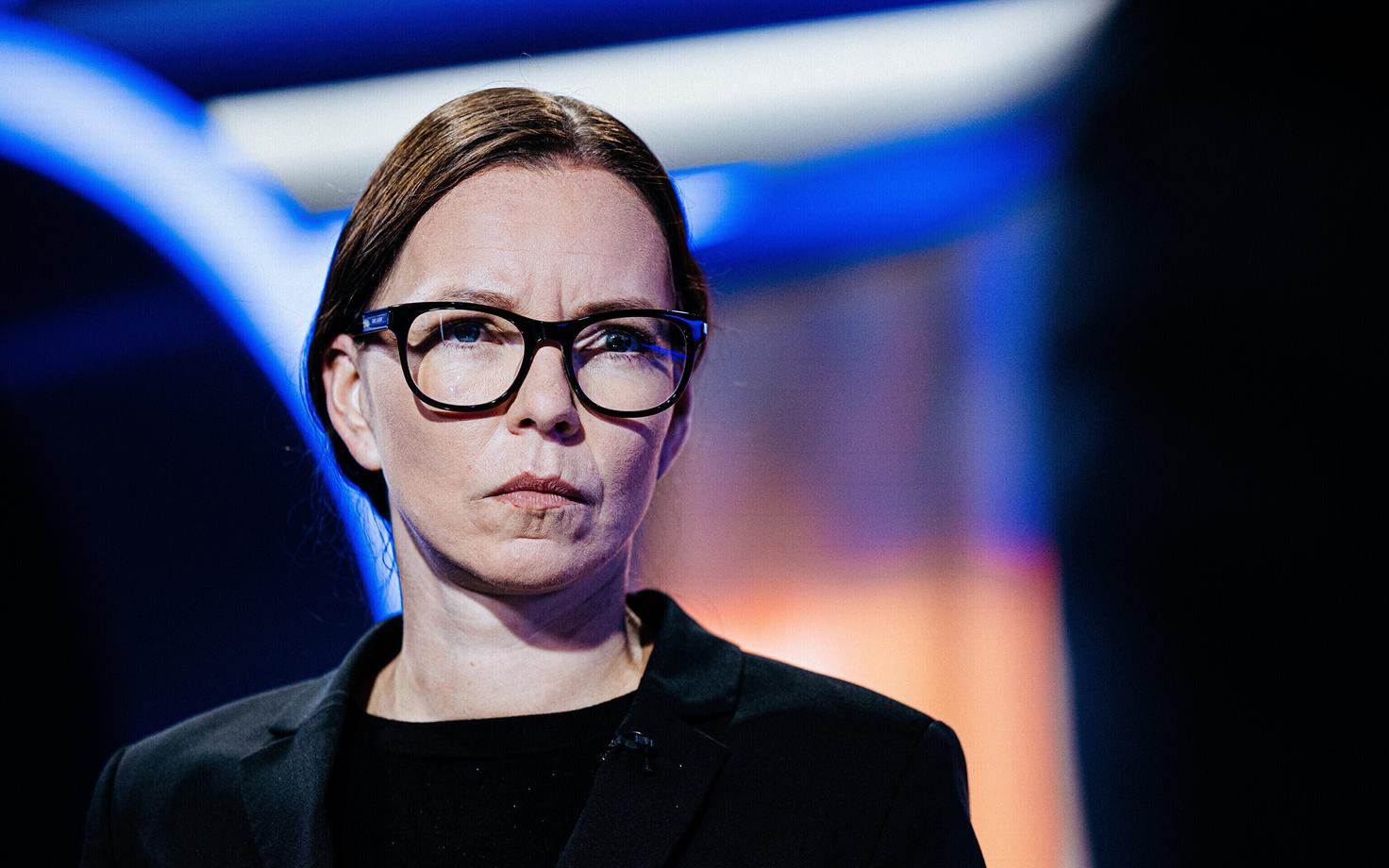 Астрид Аси.