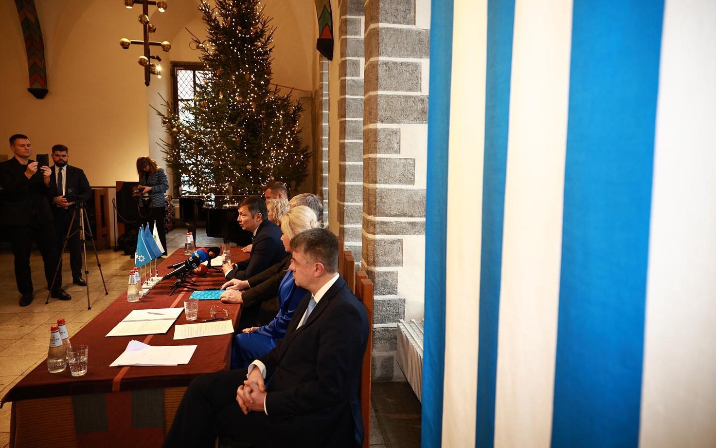 Tallinna koalitsioonilepingu allkirjastamine.