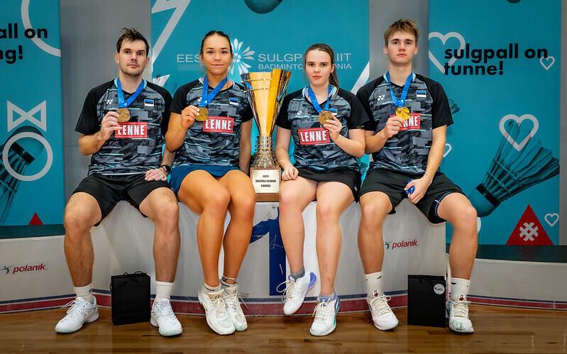 Klubide karika võitja Triiton sulgpalliklubi autasustamisel