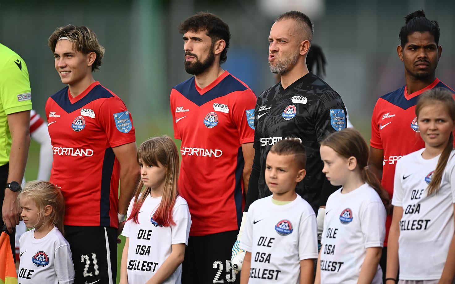 Алексей Матросов (второй справа) был одним из лидеров