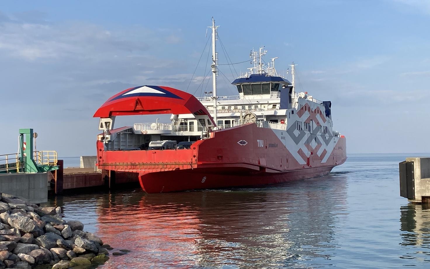 Паром в порту Хелтермаа.