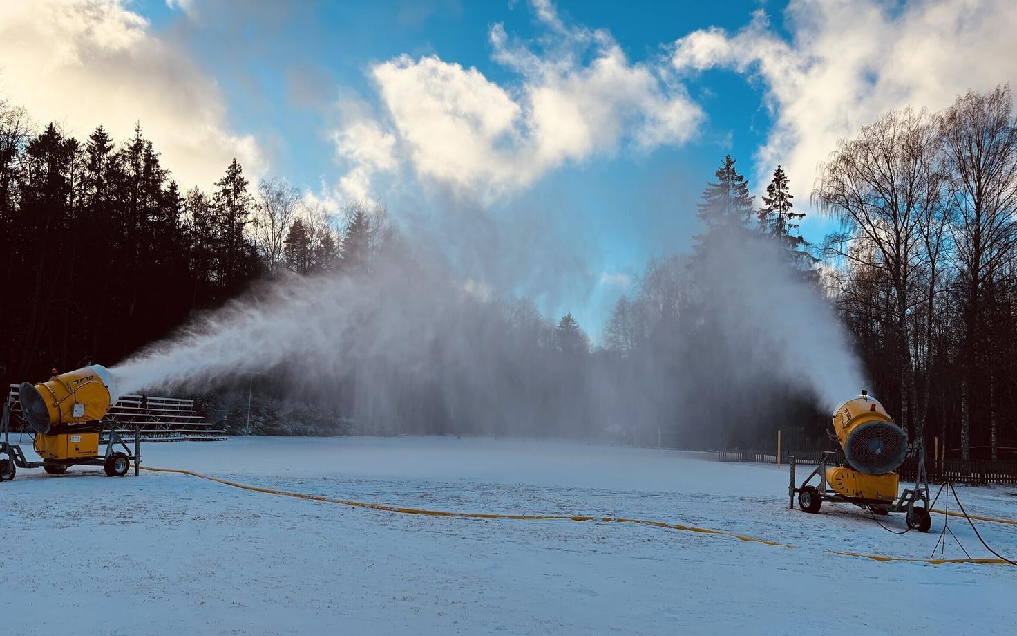 Производство искусственного снега.
