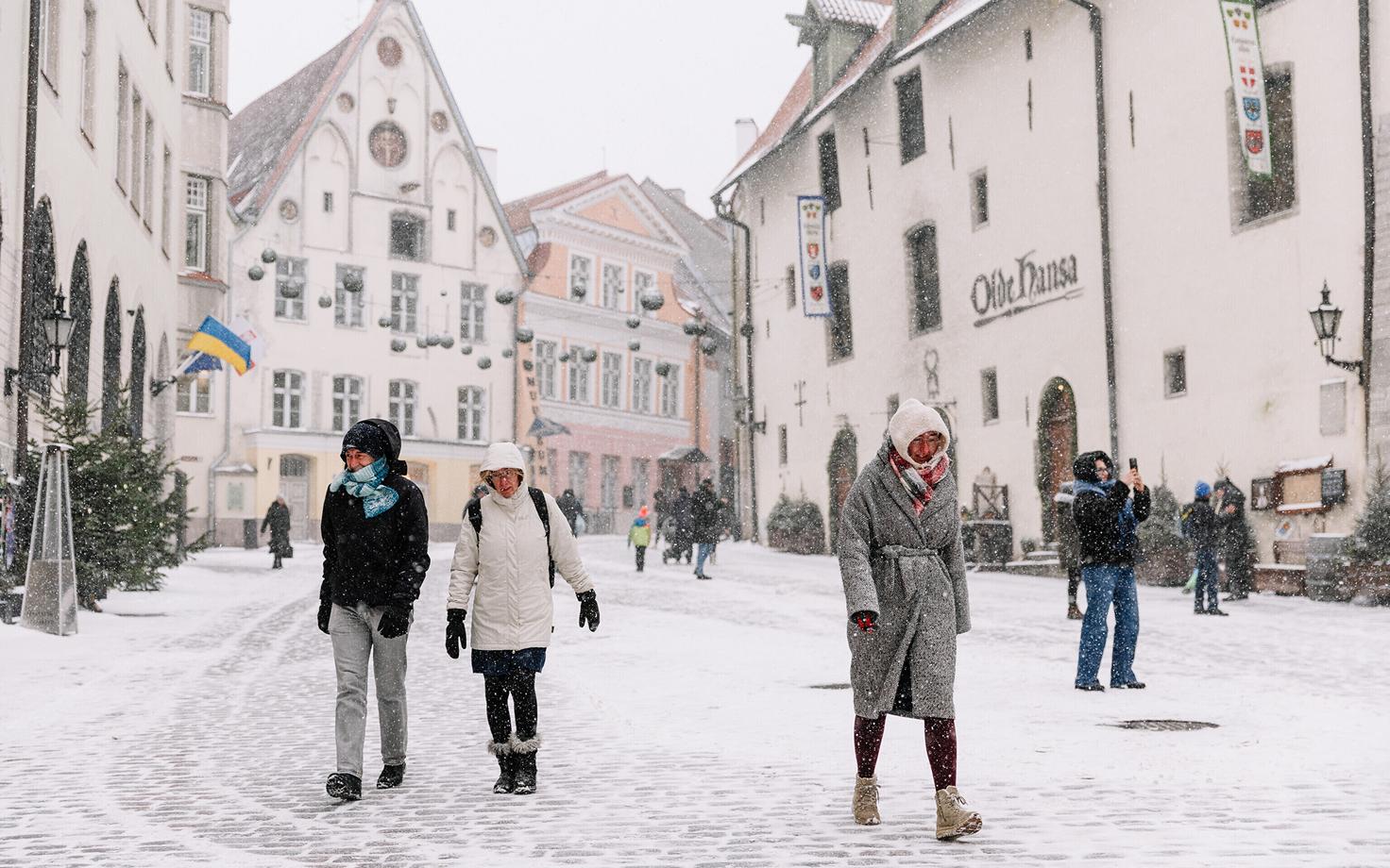 Местами снег и метель.