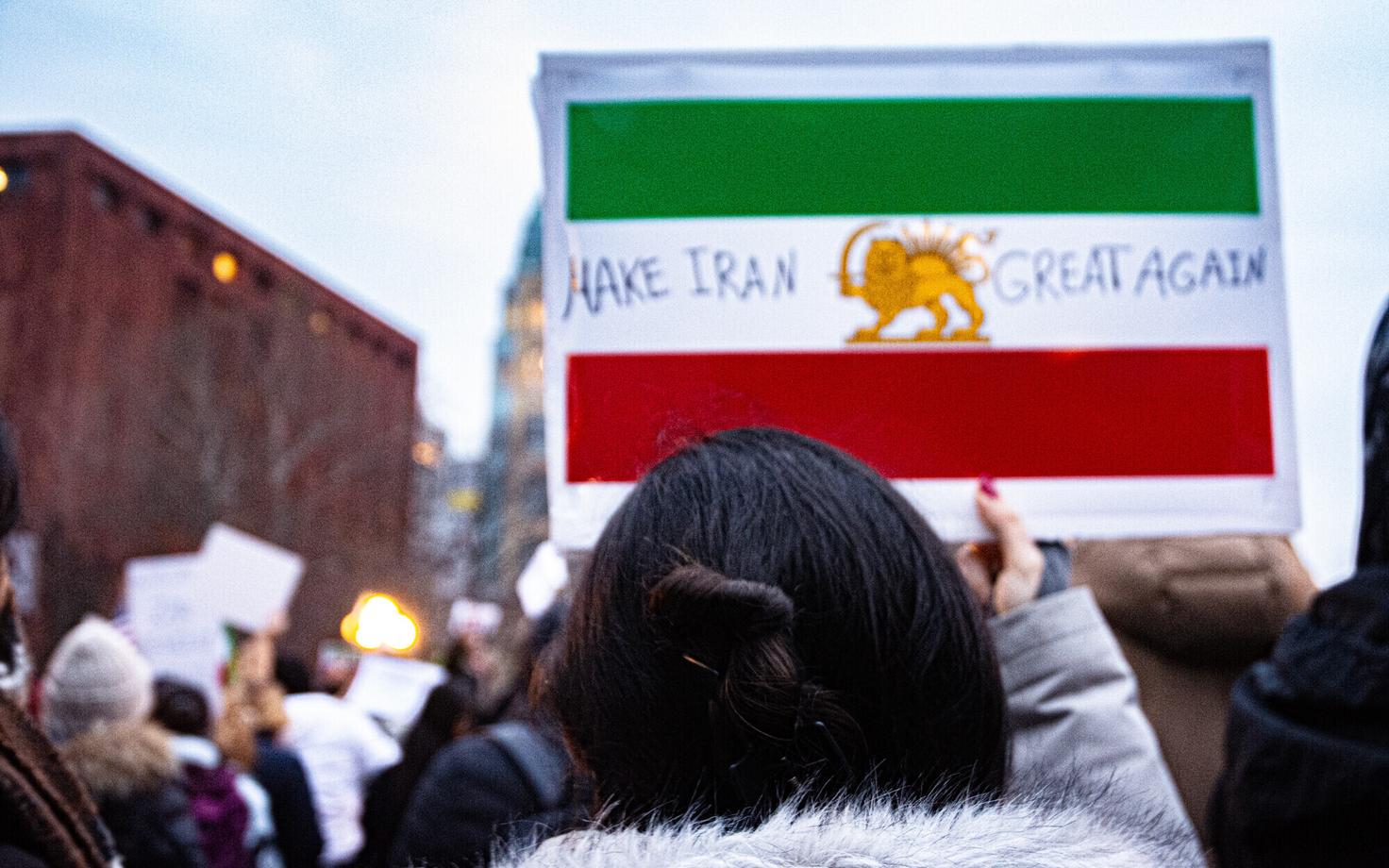 Iraani protestijaid toetav meeleavaldaja New Yorgis.