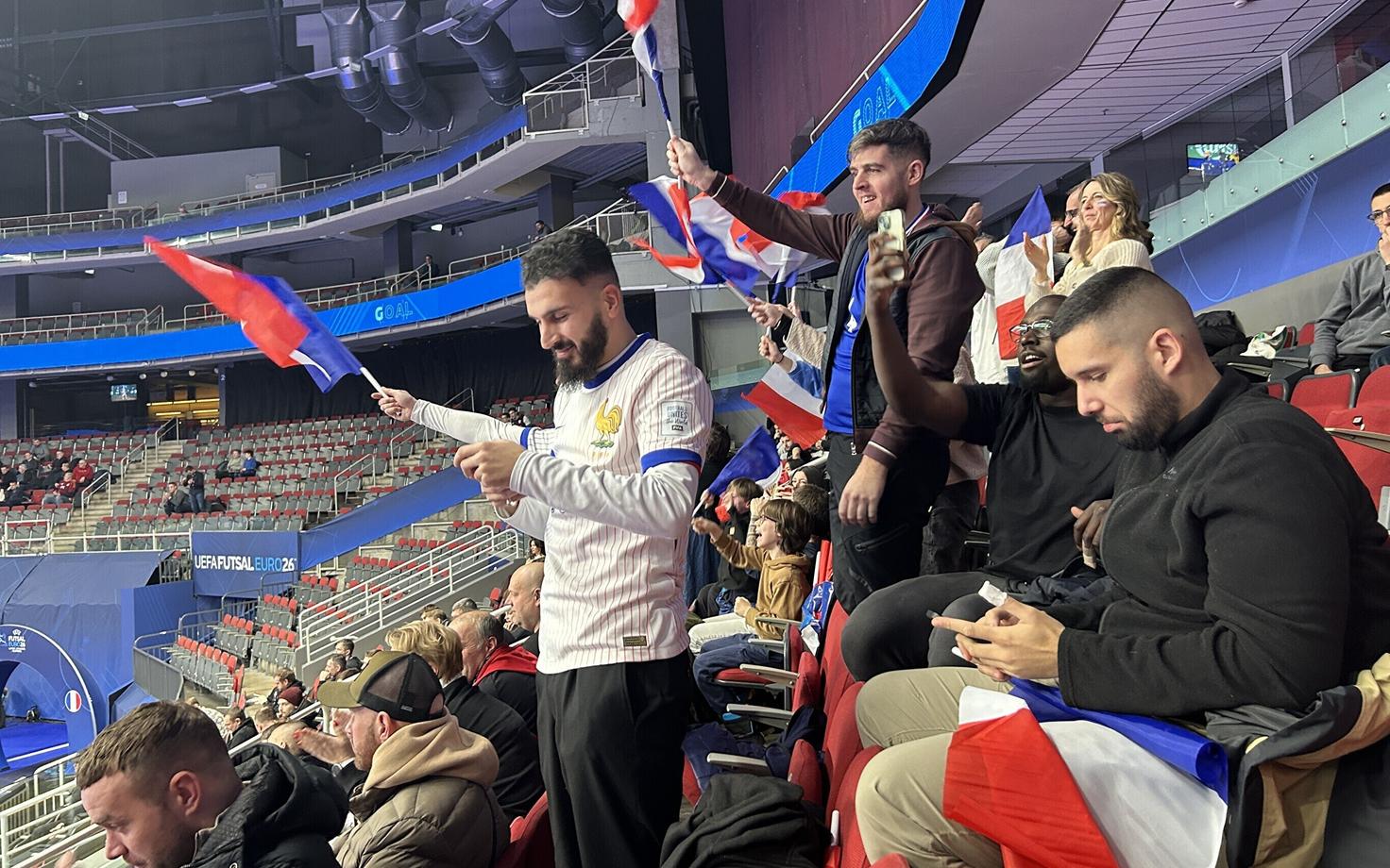 Saalijalgpalli EM-il saavad oma lemmikule kaasa elada 16 riigi fännid.