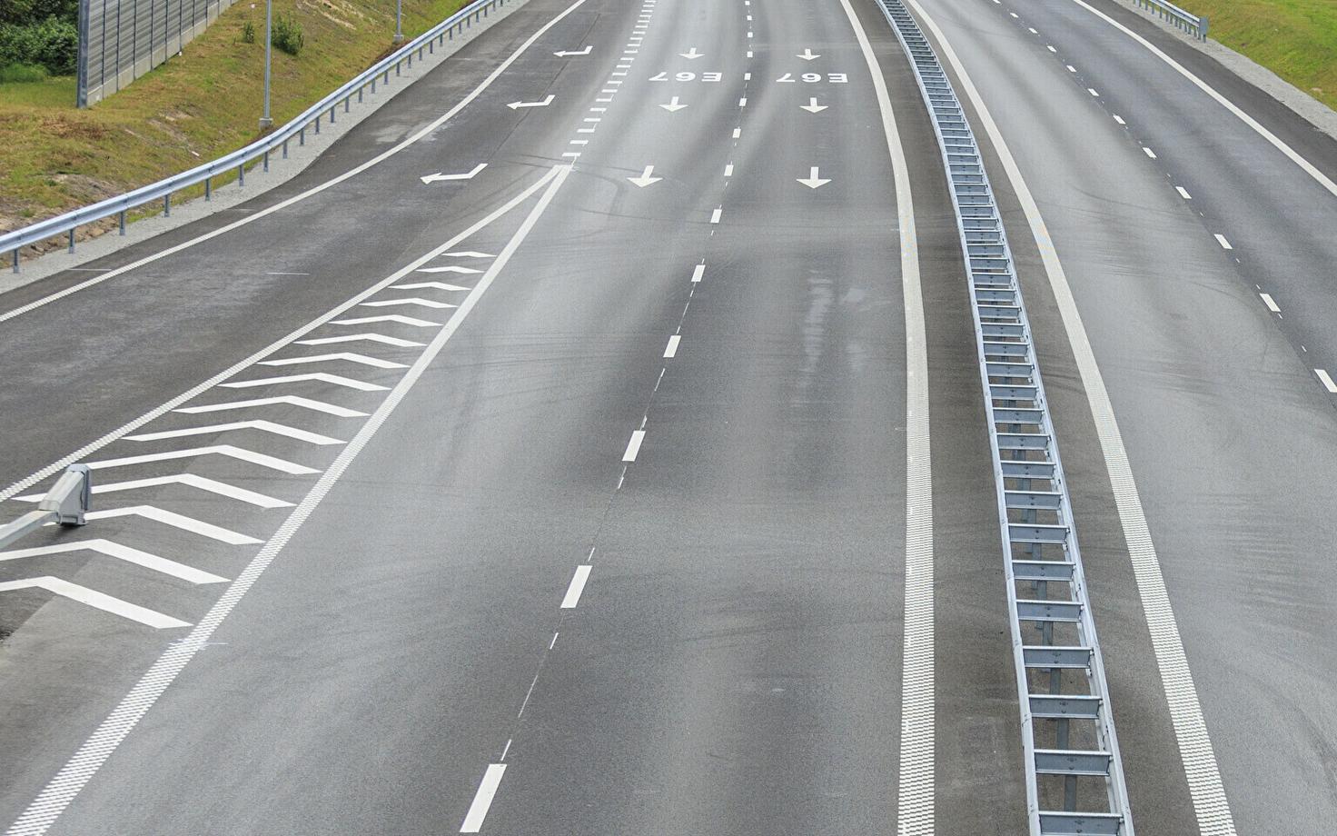 Четырехполосное шоссе.