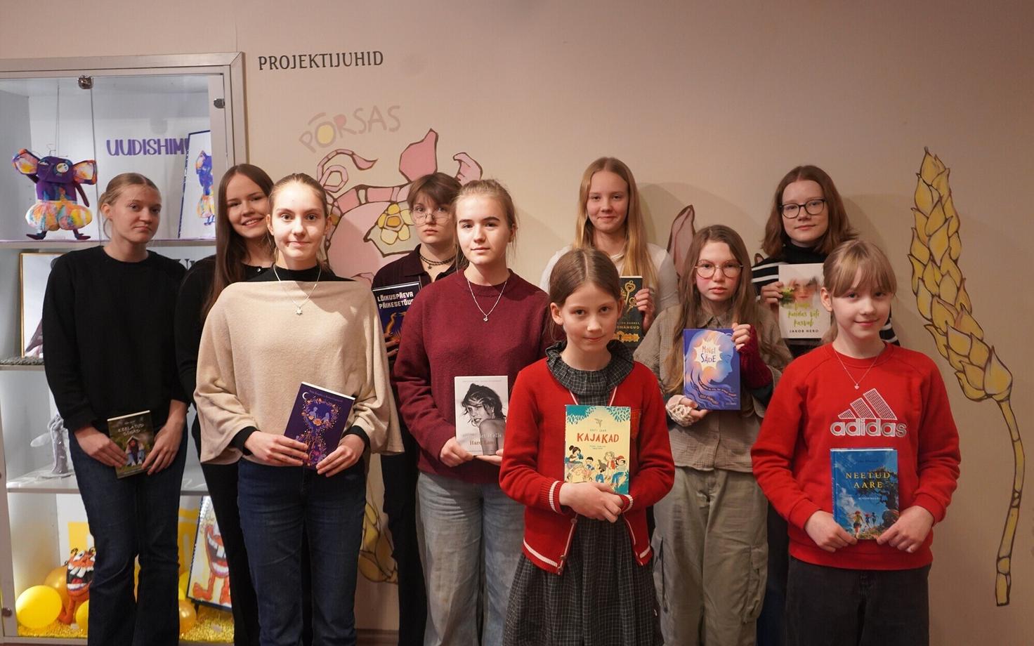 Eesti Lastekirjanduse Keskuses kuulutati välja arvustusevõistluse Kapsas võitjad