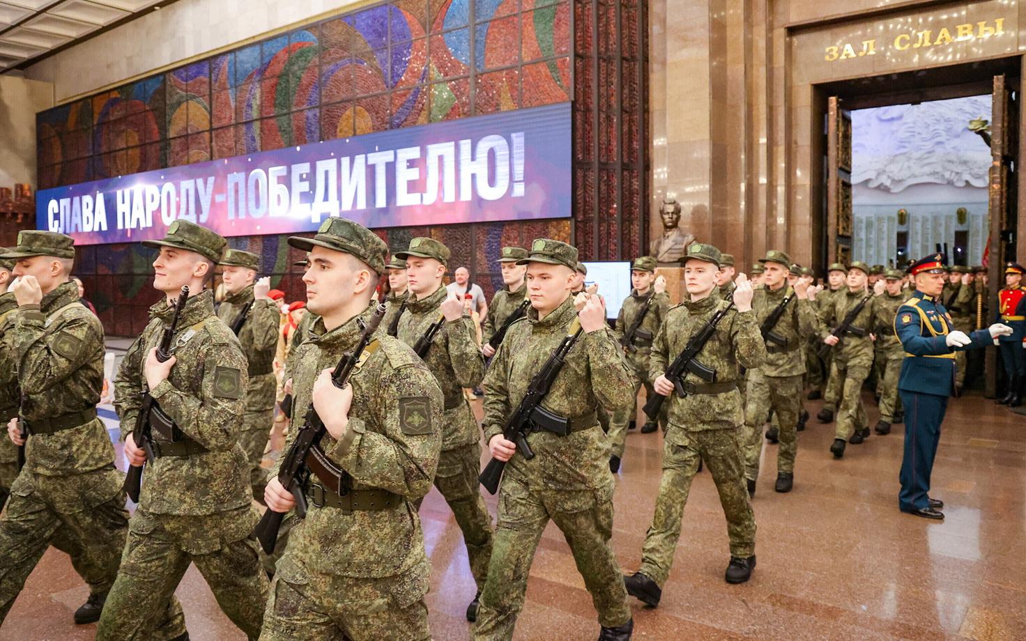 Vene Preobraženski polgu ajateenijad tõotuse andmise tseremoonial.