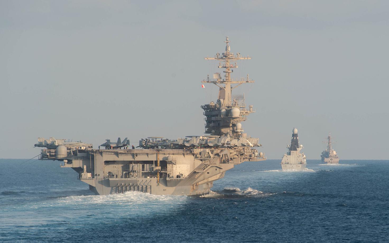 Авианосец ВМС США USS Abraham Lincoln.