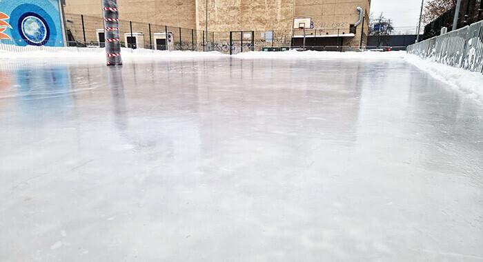 Уличный каток в Нарве.