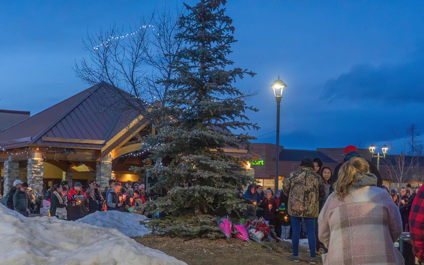 Поминальная служба по жертвам стрельбы в Тамблер-Ридж.