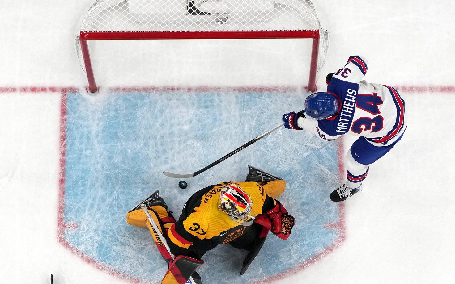 Maximilian Franzreb (Saksamaa) ja Auston Matthews (USA)