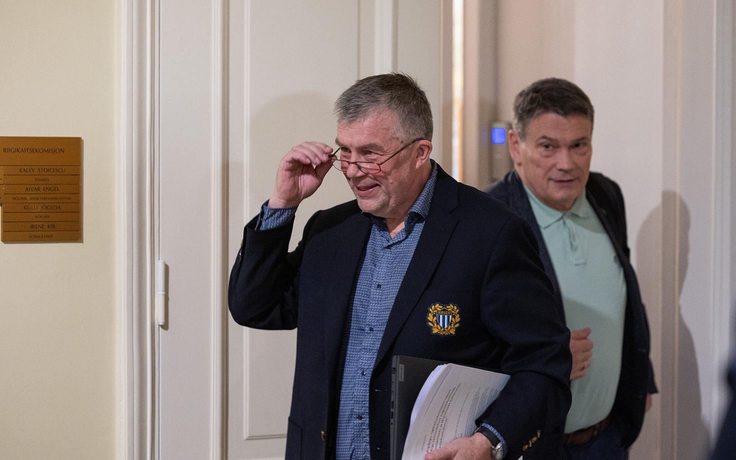 Члены комиссии по гособороне Меэлис Кийли и Алар Ланеман (на заднем плане).