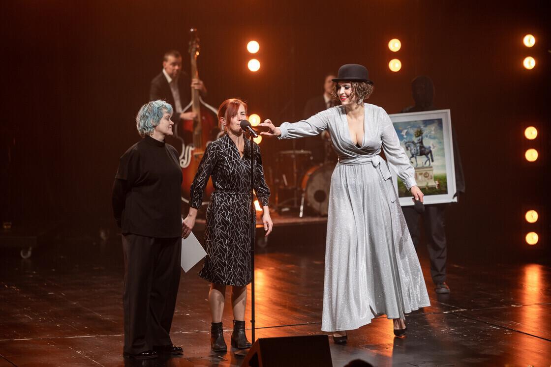 Aasta kultuuriorganisatsiooniks valiti Eesti Kirjanduse Selts suure töö eest eesti raamatu aasta ja UNESCO kirjanduslinna Tartu tegevuste koordineerimisel.