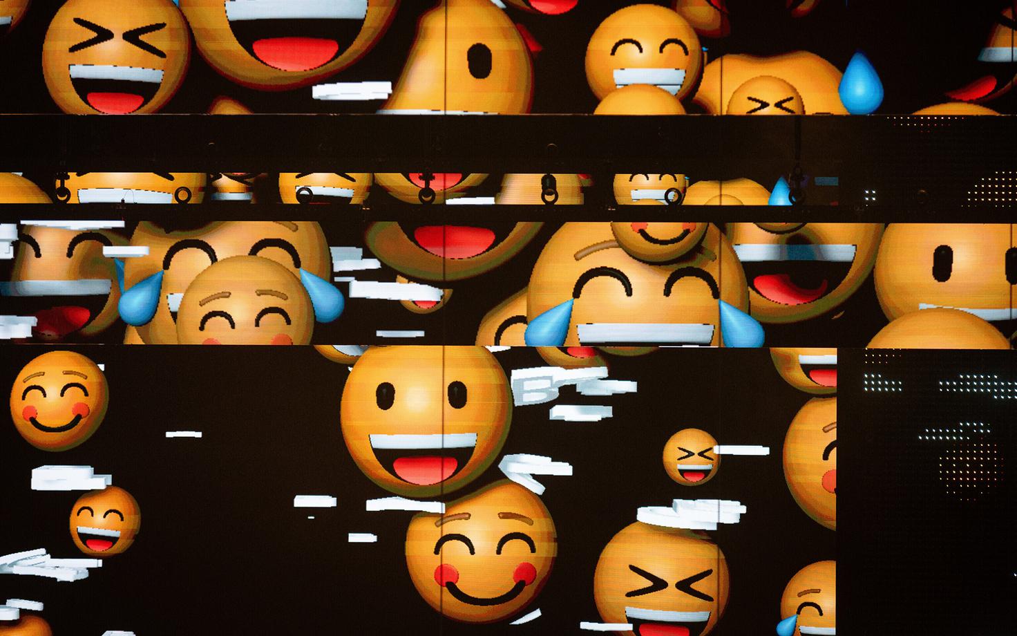 Ka vabariigi aastapäeva kontserdi videokujunduses kasutati tehisaru, täpsemalt siis Ura Siheti abi.