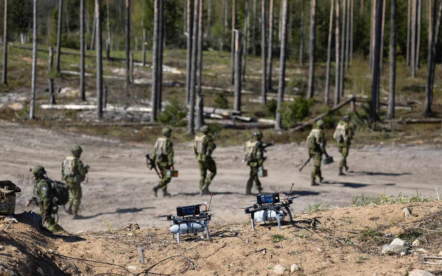 Droonid ja jalaväelased õppusel Siil 2025.