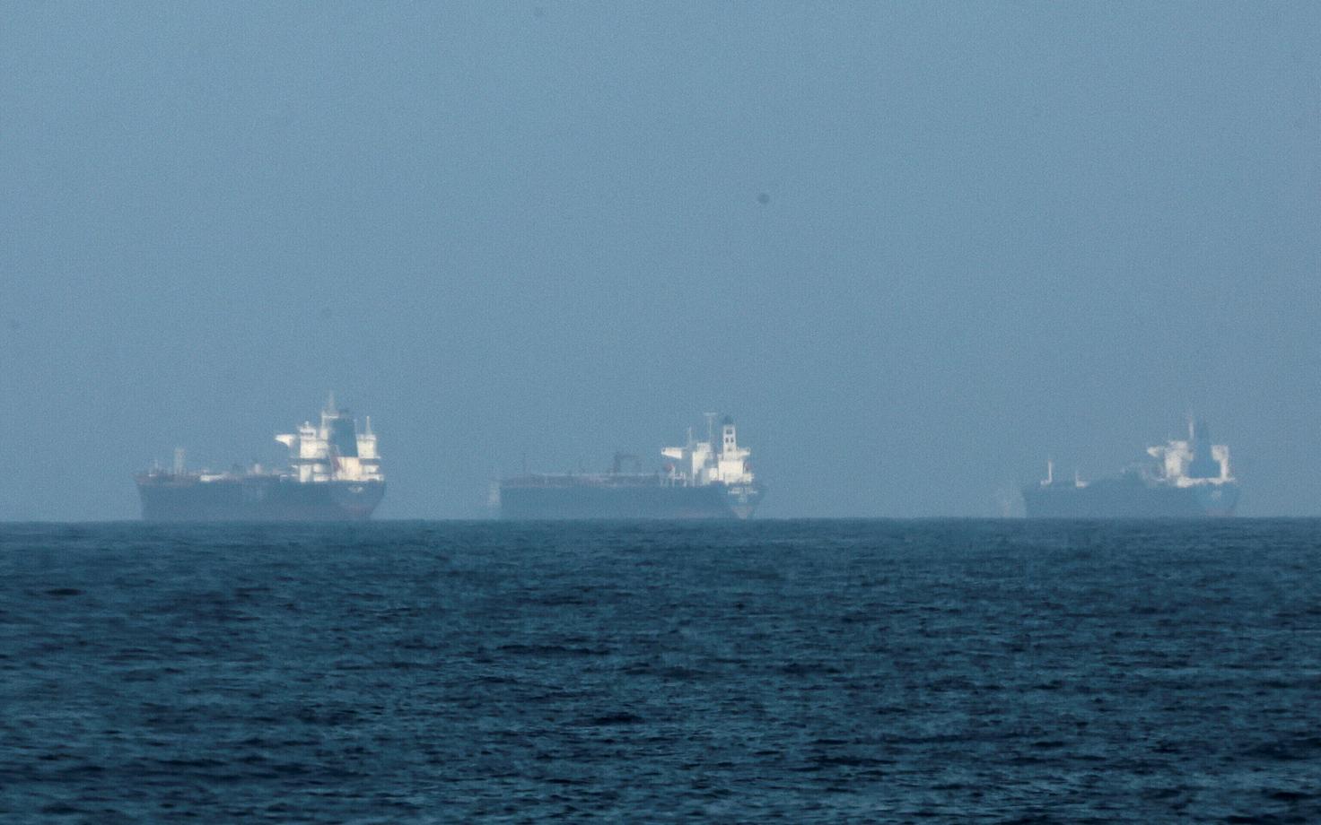 Нефтяные танкеры в Ормузском проливе.