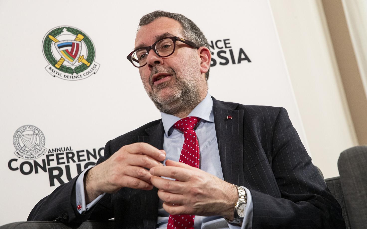 Свен Бископ.