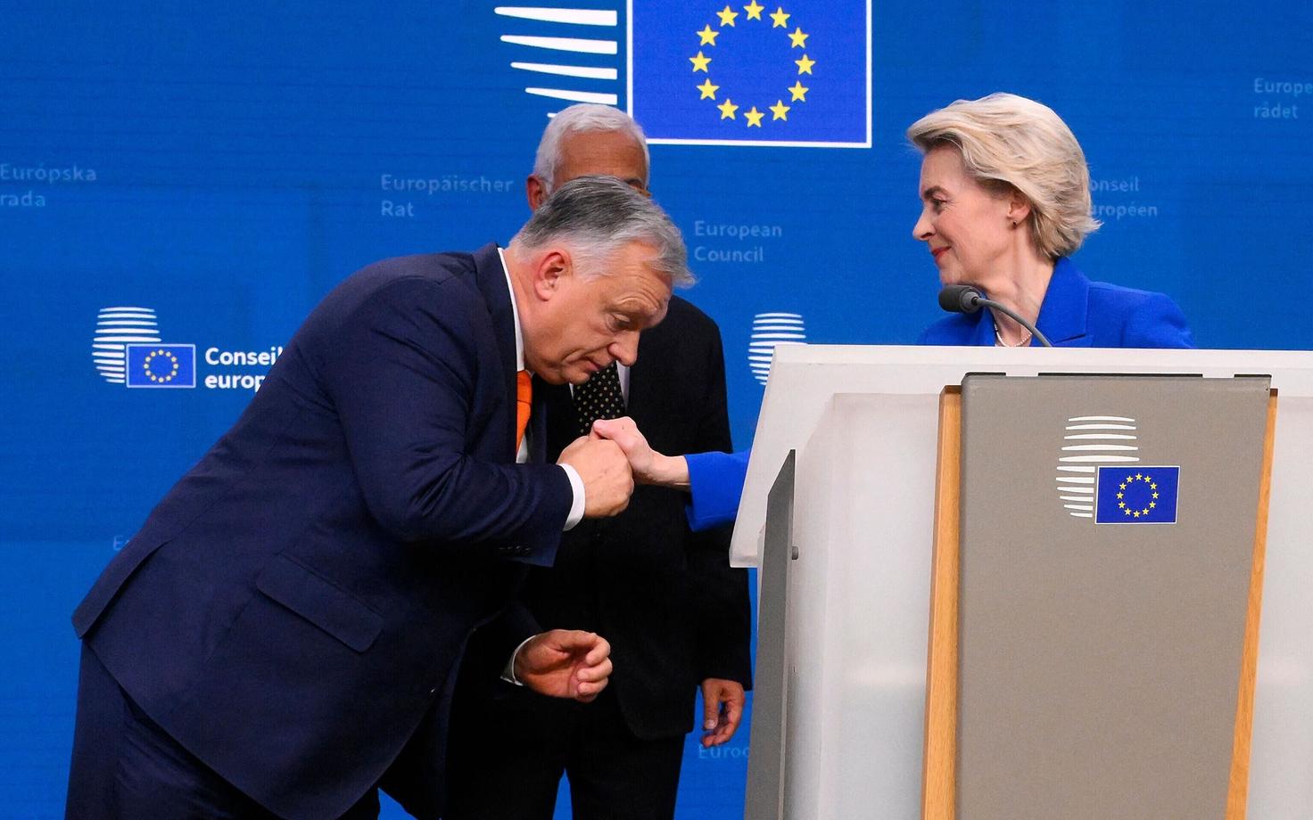 Премьер-министр Венгрии Виктор Орбан и президент Европейской комиссии Урсула фон дер Ляйен.