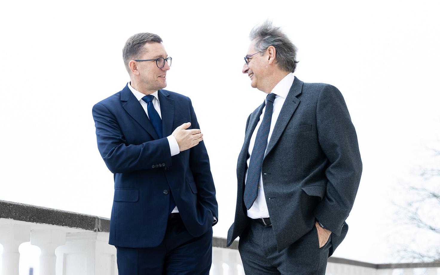 Премьер-министр Кристен Михал и посол США Роман Пипко.