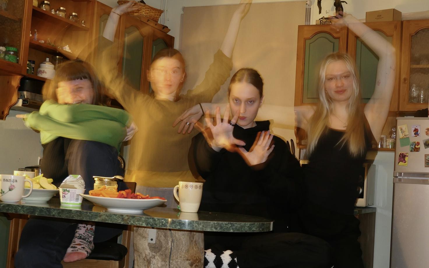 Vasakult Arete, Ronja, Lee, Teele.