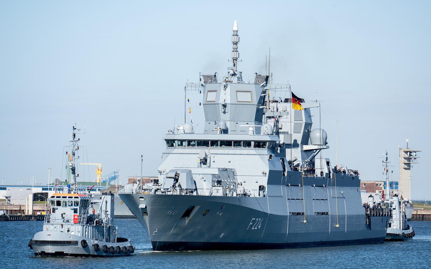 Корабль ВМС Германии.