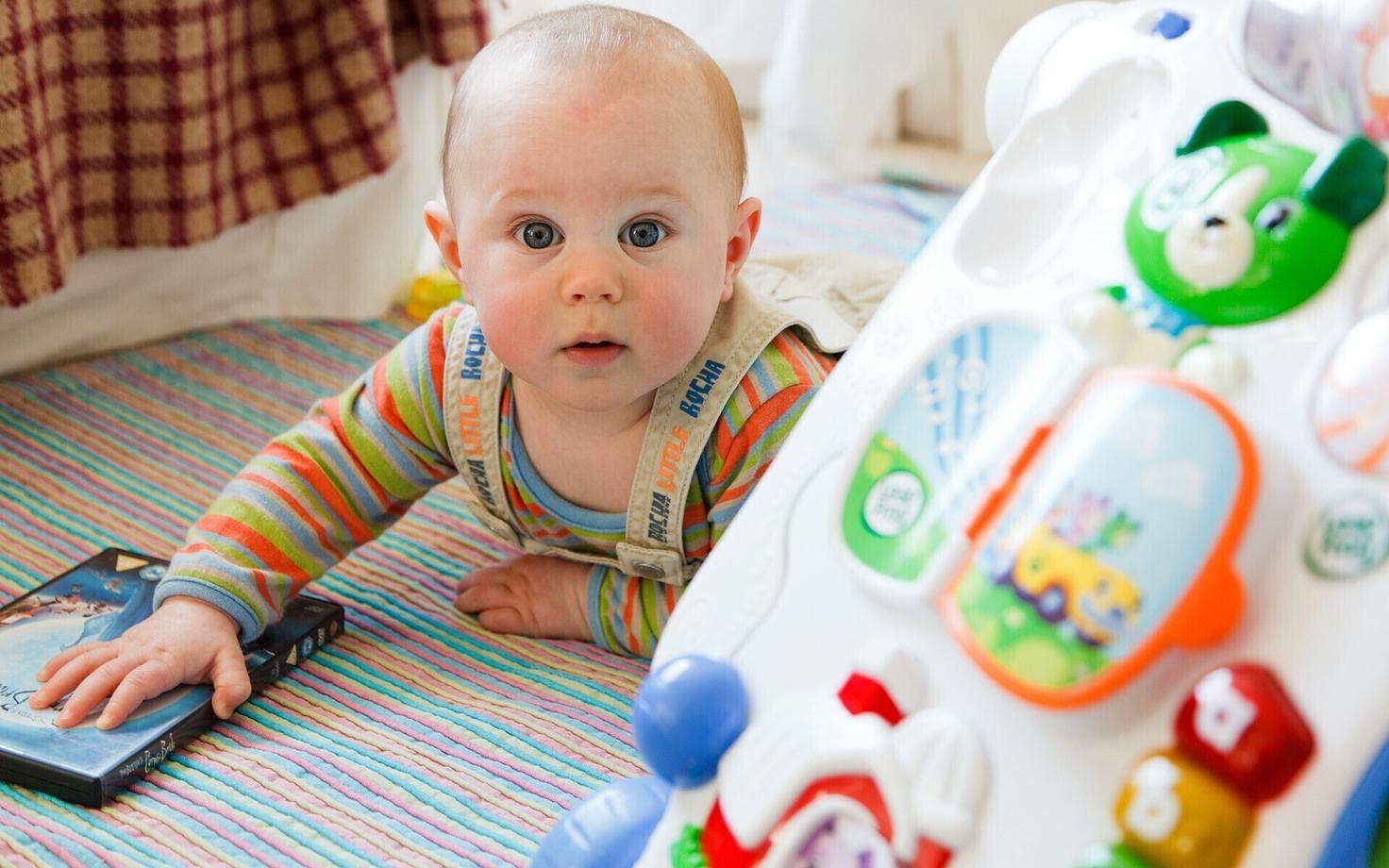 Малыш. Иллюстративная фотография.