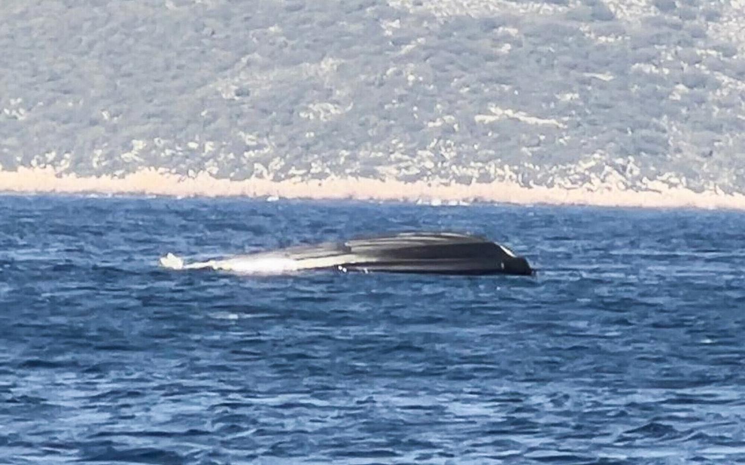 Попавший в аварию катер РРА.