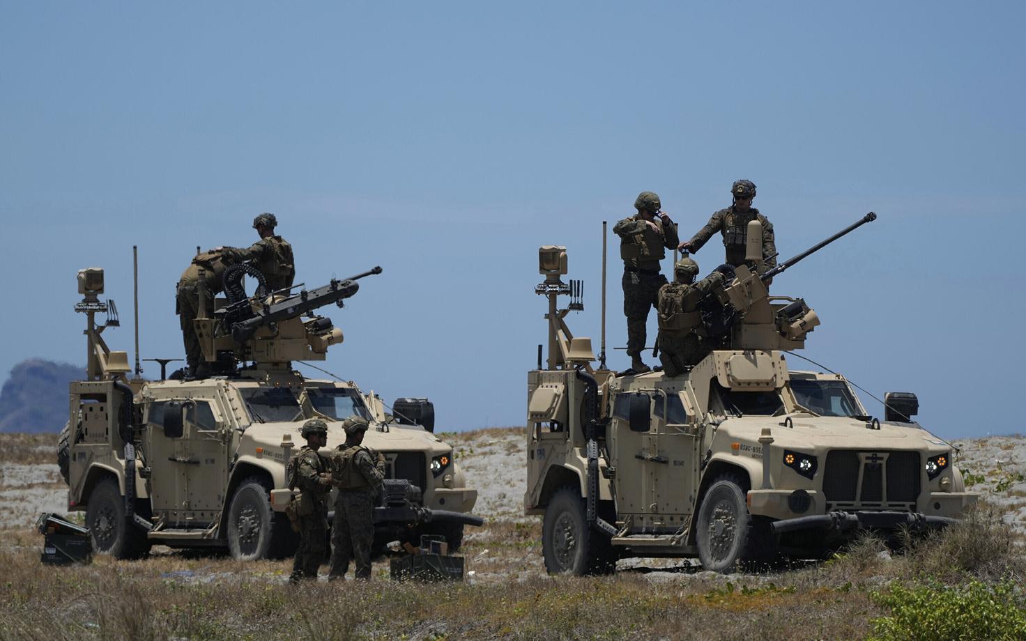 Морские пехотинцы США на учениях.