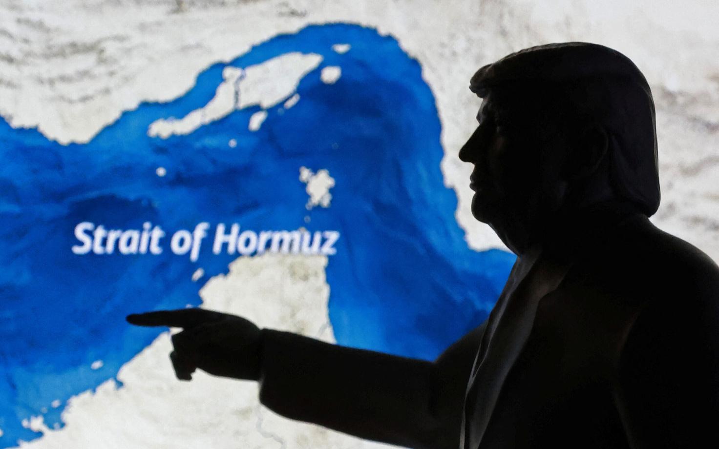Администрация Дональда Трампа ищет возможности открыть Ормузский пролив.
