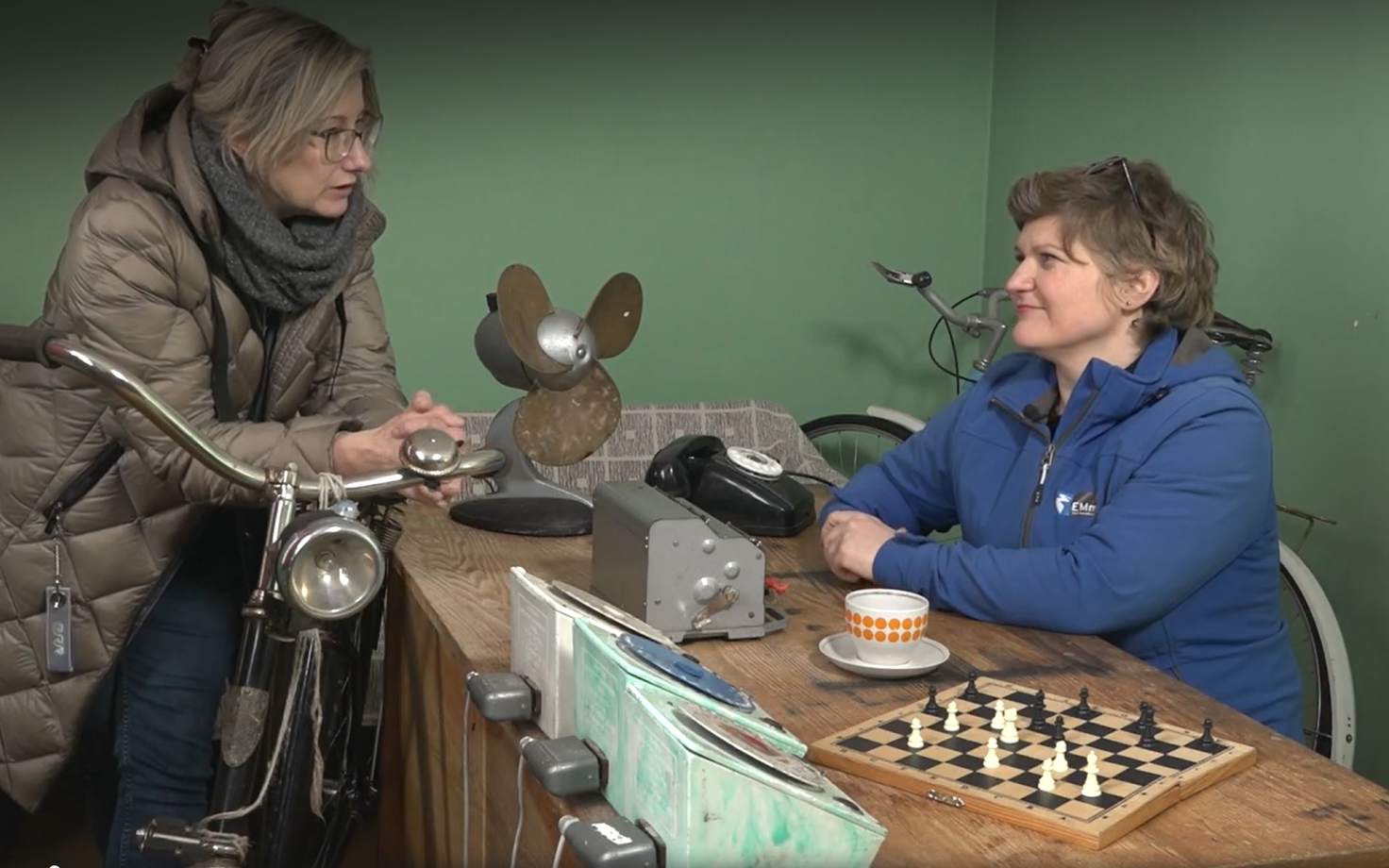 Журналист Айви Парийыги и куратор Эстонского дорожного музея Мерили Мариенхаген.