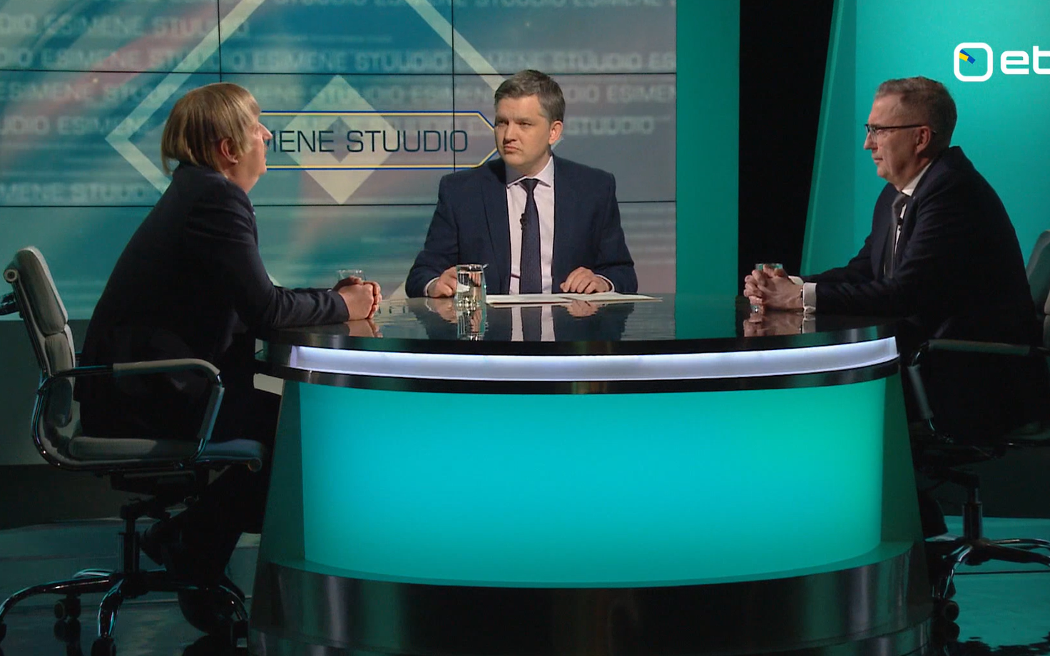 Райн Эплер (слева) и Андрес Сутт (справа) в передаче Esimene stuudio.