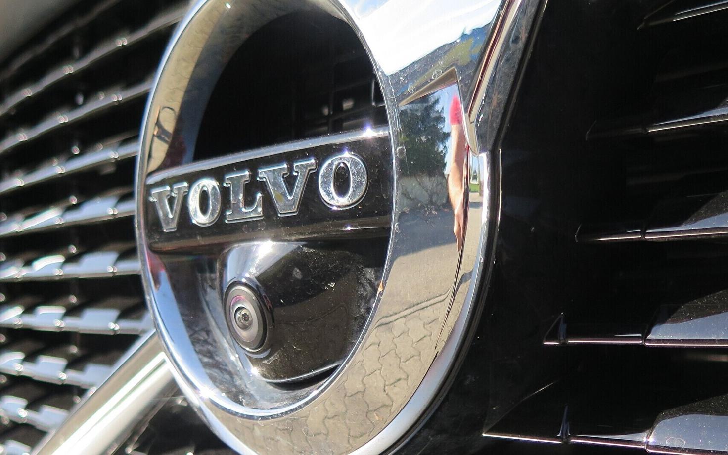 Логотип Volvo. Иллюстративная фотография.