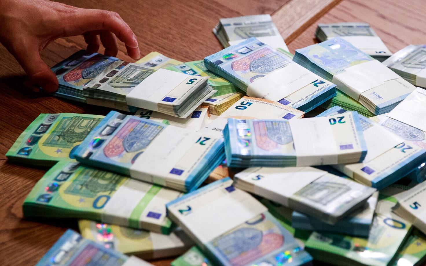 Деньги. Иллюстративная фотография.