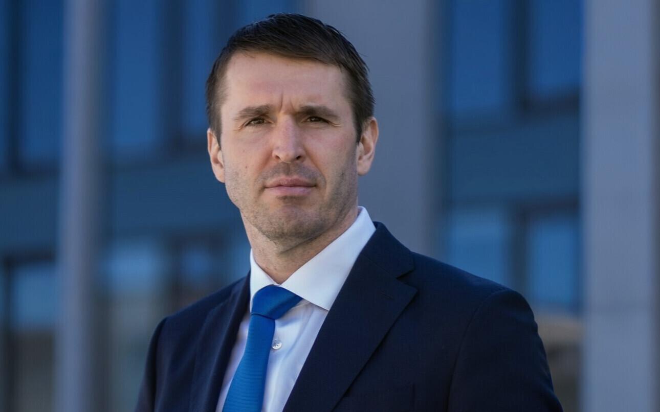 Райнер Вакра.