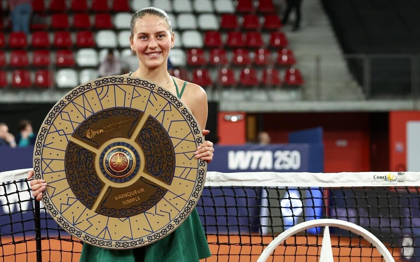 Marta Kostjuk võidukarikaga