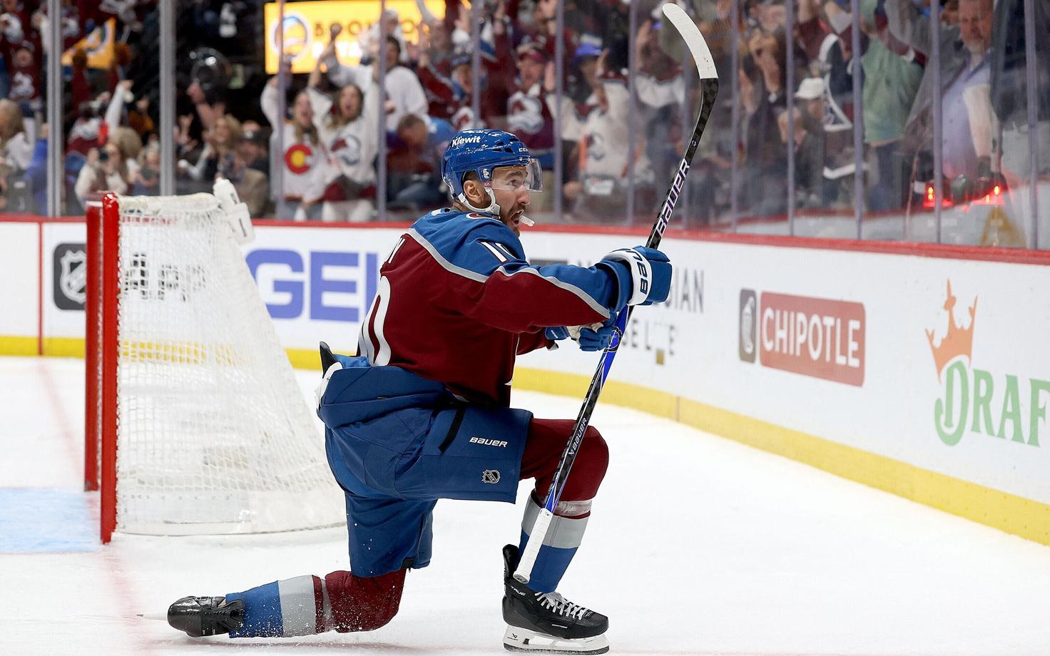 Nicolas Roy tähistamas võiduväravat.