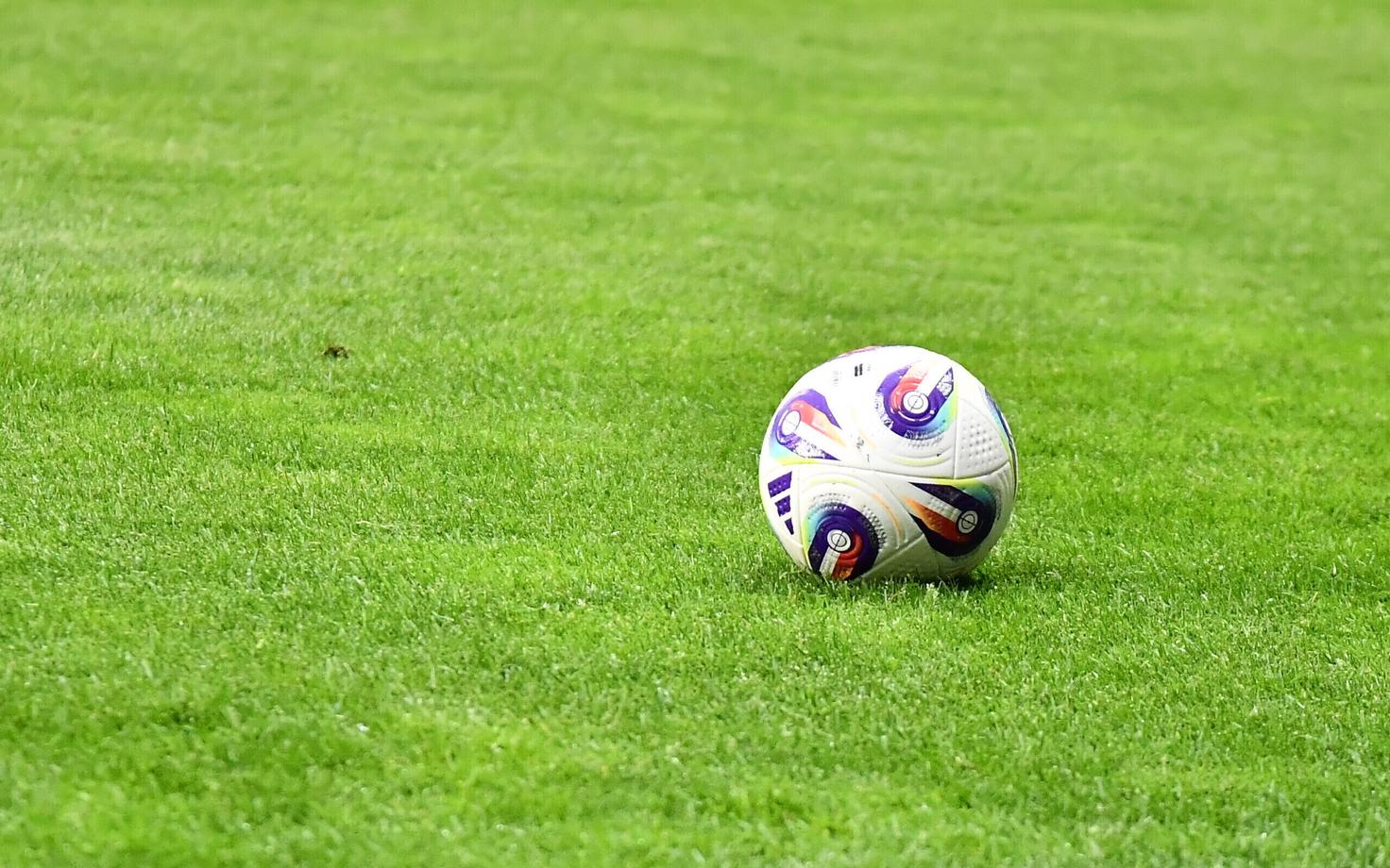 Футбольный мяч.