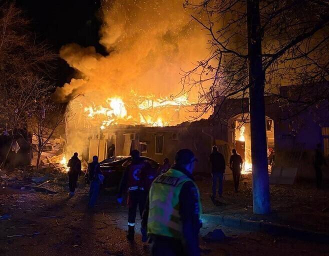 Российские войска нанесли удар по жилым домам в Одессе.