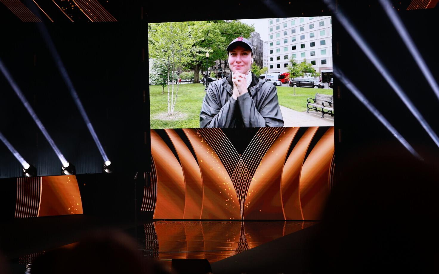 Лаура Калам узнала о награде посредством телемоста.